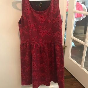 Sleeveless red flower dress, very comfortable